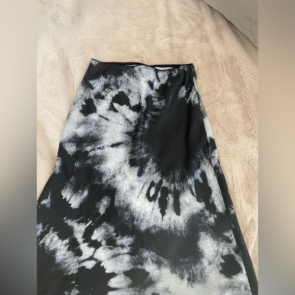 Satin slip skirt. Tie dyed , medium, black - Picture 3 of 4